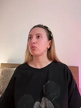 EvaRyen  online show from April 17, 2026, 3:26 pm