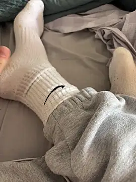 sniffeet online show from March 11, 2026, 1:39 pm