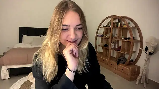 RoxyWet online show from March 27, 2026, 7:24 pm