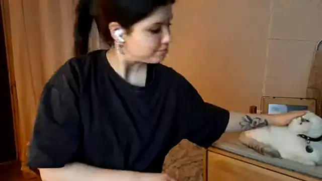 MiaTemptress online show from April 29, 2026, 2:32 pm