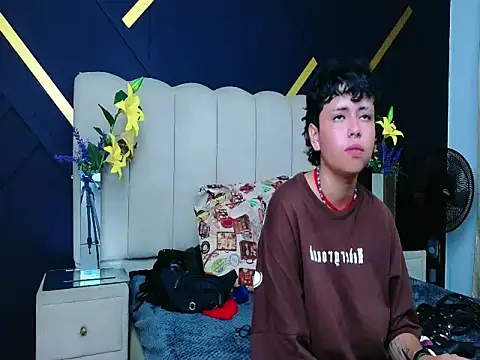 NikiEvanz online show from March 30, 2026, 2:23 am