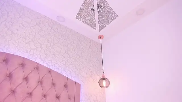 Snapshot of saraa_joness_ chatting on July 17, 2026, 7:30 pm saraa joness online show from July 17, 2026, 7:30 pm
