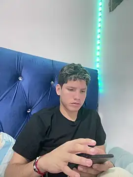 Snapshot of Theus26_ chatting on March 24, 2026, 11:54 pm Theus26 online show from March 24, 2026, 11:54 pm