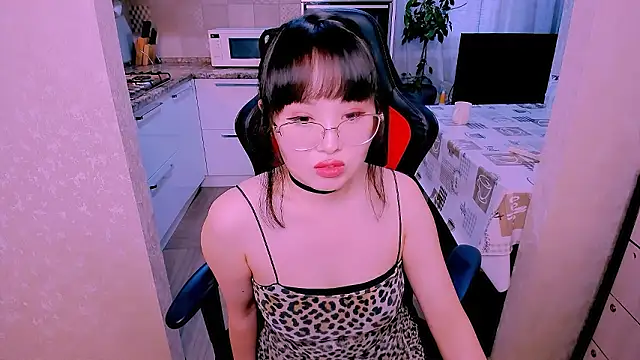 Snapshot of Akiko_Yun chatting on February 13, 2026, 12:01 pm Akiko Yun online show from February 13, 2026, 12:01 pm