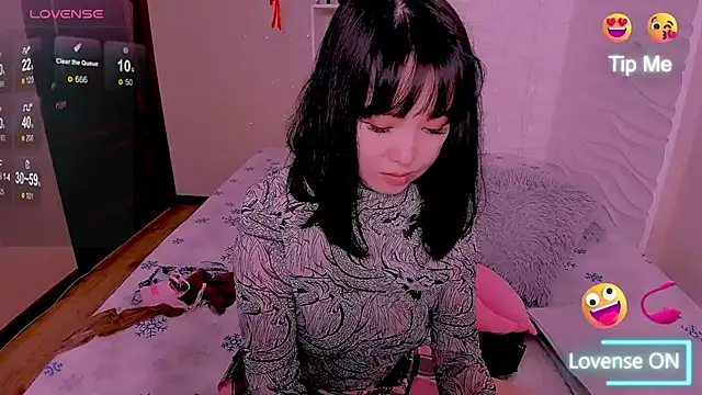 Akiko Yun online show from April 18, 2026, 11:47 am