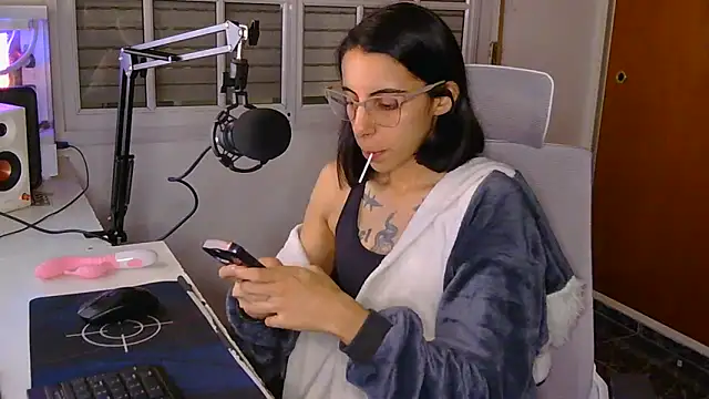 Snapshot of Poison_Ivy_29 chatting on April 9, 2026, 2:44 am Poison Ivy 29 online show from April 9, 2026, 2:44 am