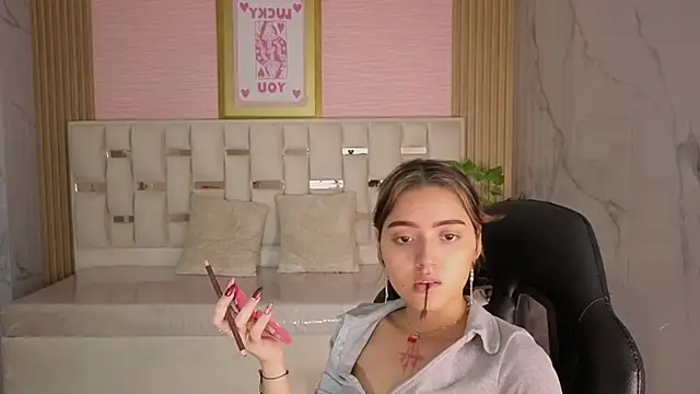 veronicaa s online show from June 1, 2026, 8:32 pm