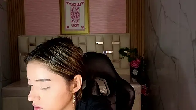 veronicaa s online show from June 18, 2026, 8:02 pm