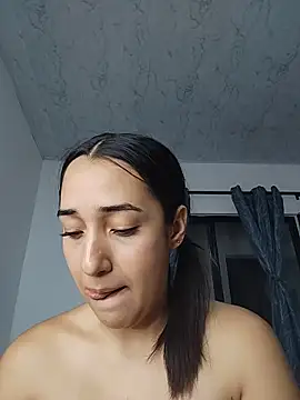 isabellaHill2 online show from May 14, 2026, 5:03 am