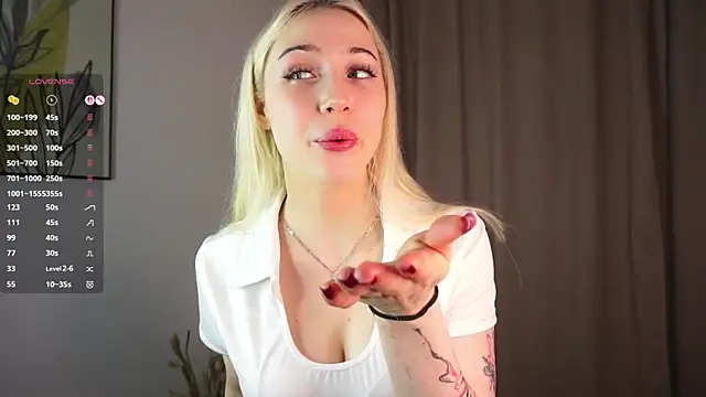 Lynnelsu online show from April 14, 2026, 9:54 pm