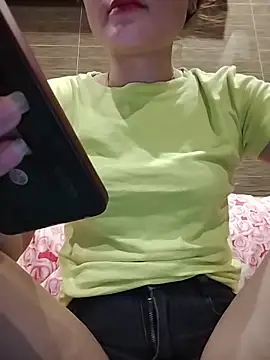 Snapshot of candy_flo chatting on May 28, 2026, 10:34 am candy flo online show from May 28, 2026, 10:34 am