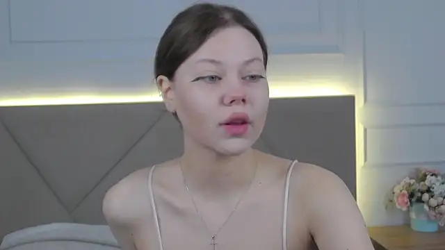 Sophie Rays online show from April 16, 2026, 3:51 am