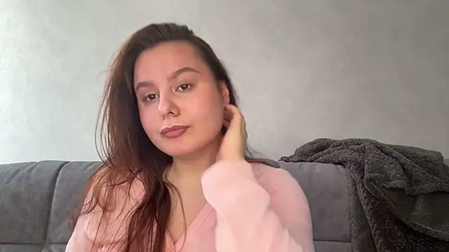 Ellaizatelly online show from April 5, 2026, 8:33 am