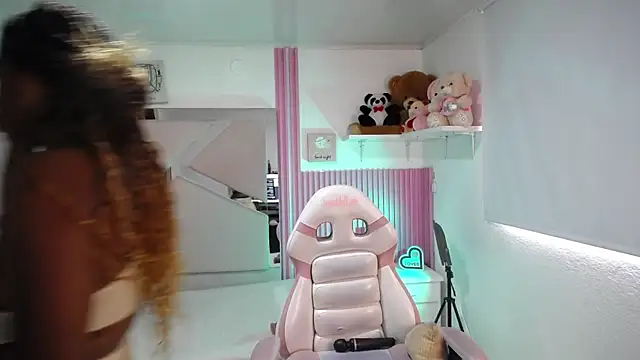 Ebony rizon online show from April 8, 2026, 1:00 pm