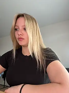 bettyloveu online show from April 23, 2026, 12:29 pm