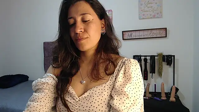 Snapshot of violeta_scott chatting on June 3, 2026, 2:33 pm violeta scott online show from June 3, 2026, 2:33 pm