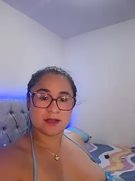 Snapshot of estrellajunior chatting on April 4, 2026, 1:48 am estrellajunior online show from April 4, 2026, 1:48 am