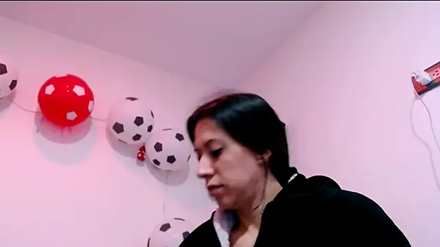 Snapshot of ItsAmara chatting on July 15, 2026, 4:12 pm ItsAmara online show from July 15, 2026, 4:12 pm