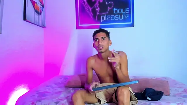 Boys xxx  online show from April 29, 2026, 5:00 am