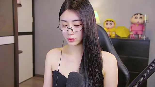 XiaoYuBao- online show from April 22, 2026, 3:53 am