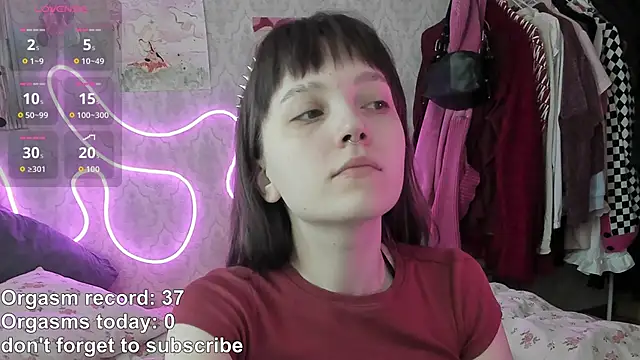 RileyNymph online show from April 30, 2026, 4:08 am