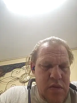 Snapshot of yourMasterisBored chatting on April 29, 2026, 3:38 pm yourMasterisBored online show from April 29, 2026, 3:38 pm