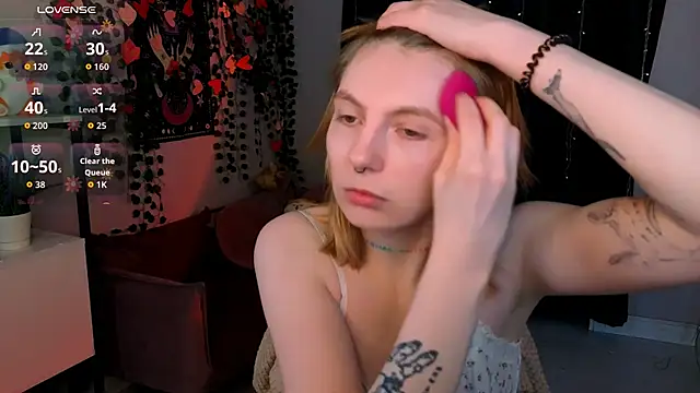 susie miu online show from April 7, 2026, 9:15 pm