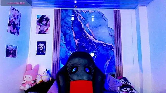 blonde queen- online show from May 30, 2026, 7:44 pm