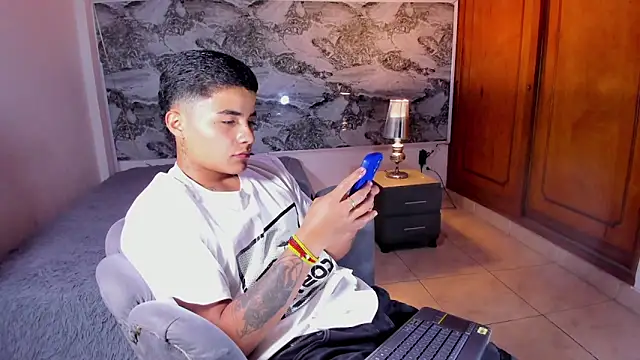 Liam Dustin online show from April 29, 2026, 9:43 pm