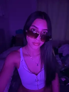 Snapshot of miaculuci chatting on March 14, 2026, 4:18 am miaculuci online show from March 14, 2026, 4:18 am