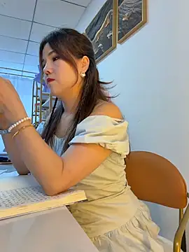 Xiaoxiao-y online show from June 16, 2026, 7:33 am