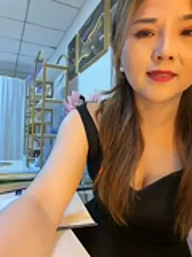 Xiaoxiao-y online show from June 18, 2026, 1:48 pm