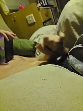 bigbog9323 online show from April 17, 2026, 10:46 pm