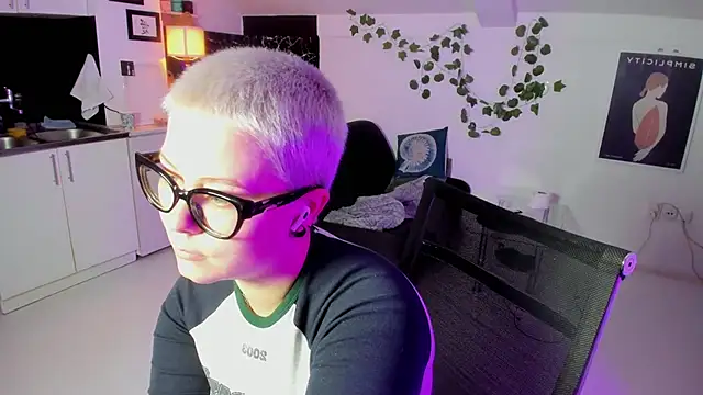 VexaVeylish online show from June 30, 2026, 6:42 pm
