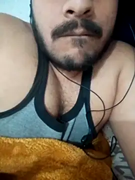 Snapshot of Decentlover67 chatting on April 6, 2026, 3:35 pm Decentlover67 online show from April 6, 2026, 3:35 pm