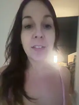 petitehotwife4u online show from April 10, 2026, 11:37 am