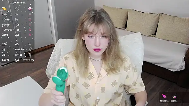 HeyHoneyHru online show from March 22, 2026, 8:01 pm