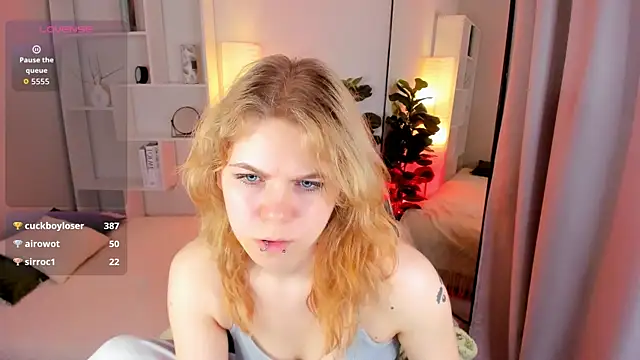 ElizabethVane online show from May 5, 2026, 6:16 pm