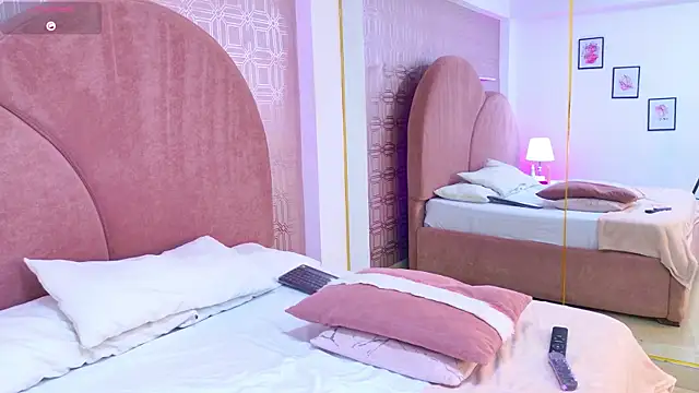 Snapshot of Melissa_Elana chatting on March 26, 2026, 12:33 pm Melissa Elana online show from March 26, 2026, 12:33 pm