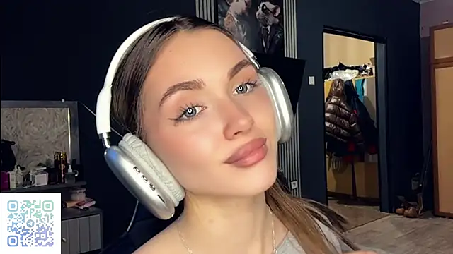 Veluxe online show from March 19, 2026, 3:38 pm