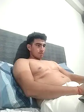 Snapshot of FRANK_TULOKILLO chatting on April 5, 2026, 11:35 pm FRANK TULOKILLO online show from April 5, 2026, 11:35 pm