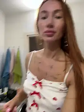 SerenaWest  online show from April 15, 2026, 5:53 pm