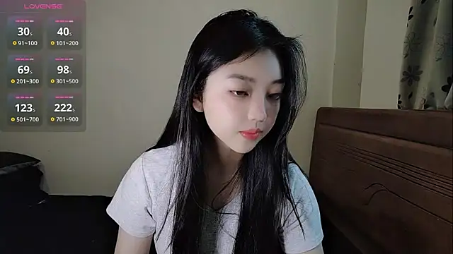 oblakitty  online show from April 7, 2026, 12:55 am