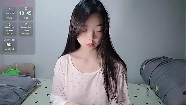 oblakitty  online show from April 13, 2026, 12:16 am