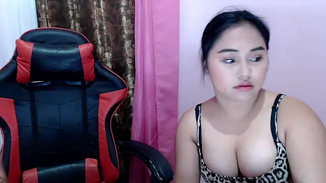 Snapshot of slut_emerald22 chatting on April 6, 2026, 3:02 pm slut emerald22 online show from April 6, 2026, 3:02 pm