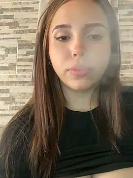 Snapshot of lunacandy_0 chatting on April 7, 2026, 9:04 pm lunacandy 0 online show from April 7, 2026, 9:04 pm