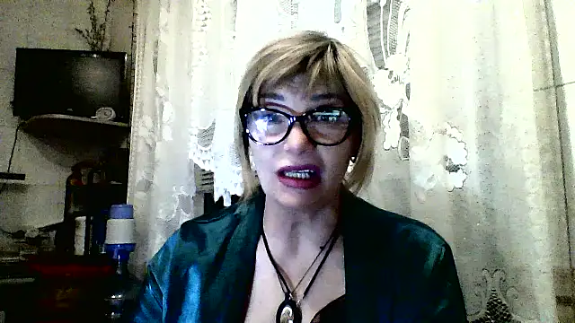 Snapshot of Lia_Rayss chatting on March 17, 2026, 9:18 pm Lia Rayss online show from March 17, 2026, 9:18 pm