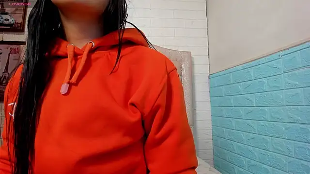 LITTLE-NESSA online show from May 4, 2026, 12:34 pm