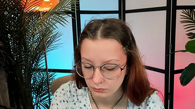 Snapshot of AmelieViolet chatting on June 25, 2026, 3:17 am AmelieViolet online show from June 25, 2026, 3:17 am