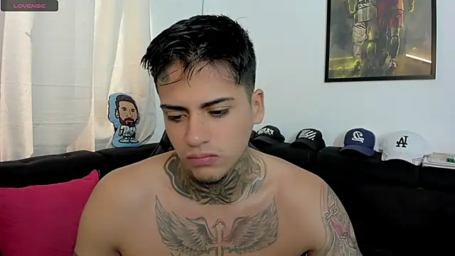 sweetlatinoboy online show from April 20, 2026, 12:52 pm
